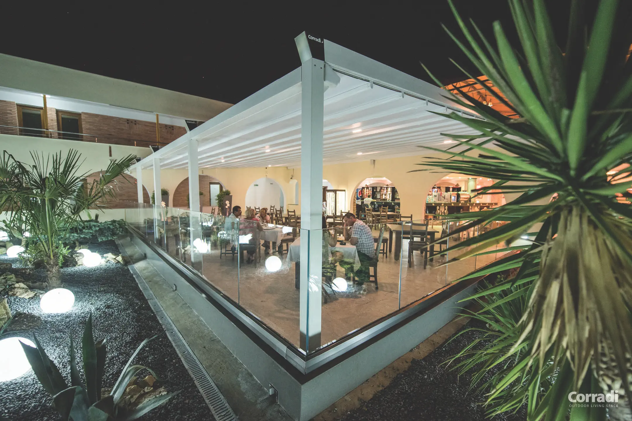 Pergola aluminium résistante au vent et à la pluie – Genève et rives du Léman