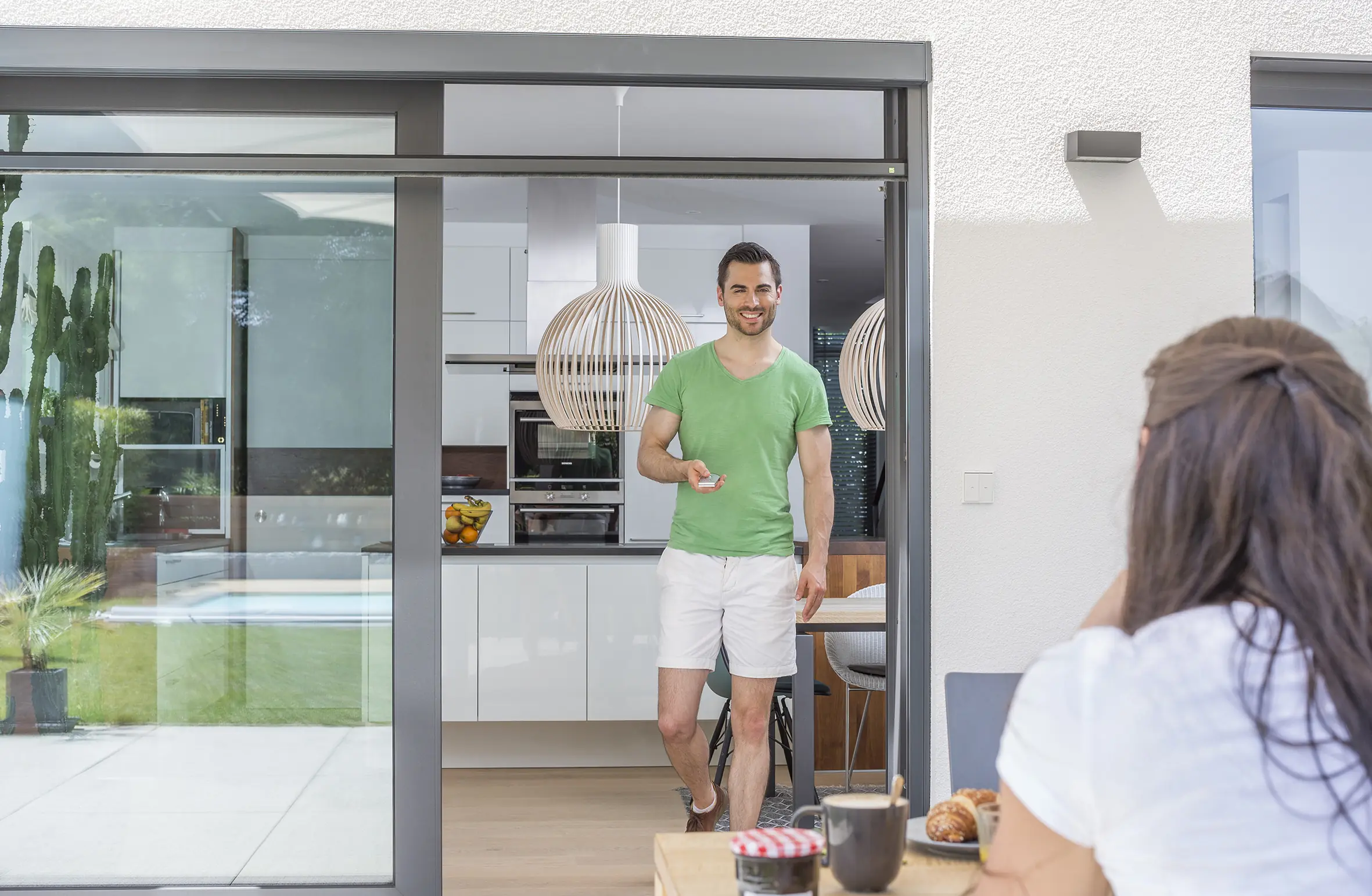 Détail finition moustiquaire sur mesure – profil aluminium