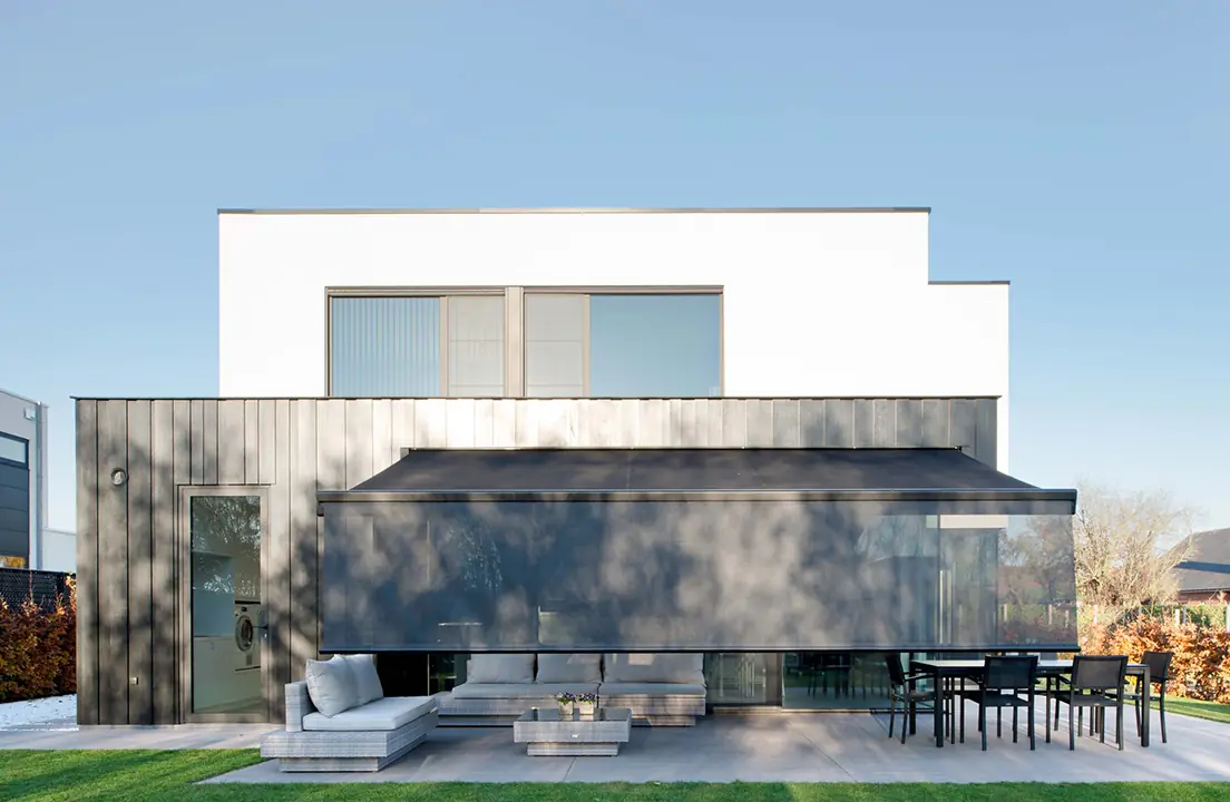 Store banne motorisé avec options de confort dans le canton de Vaud