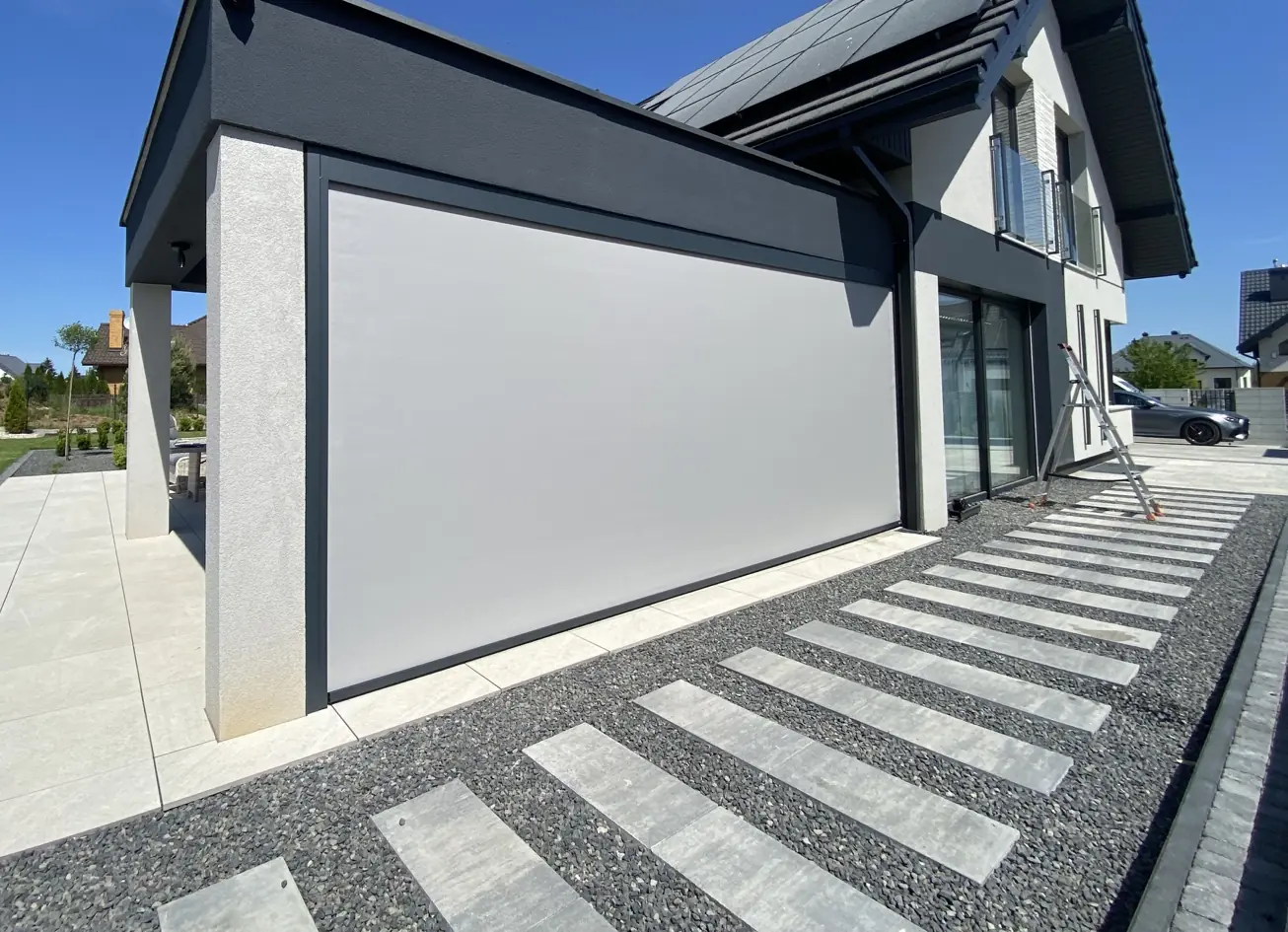 Stores extérieurs sur mesure dans le canton de Vaud – ZIP, banne et rideaux