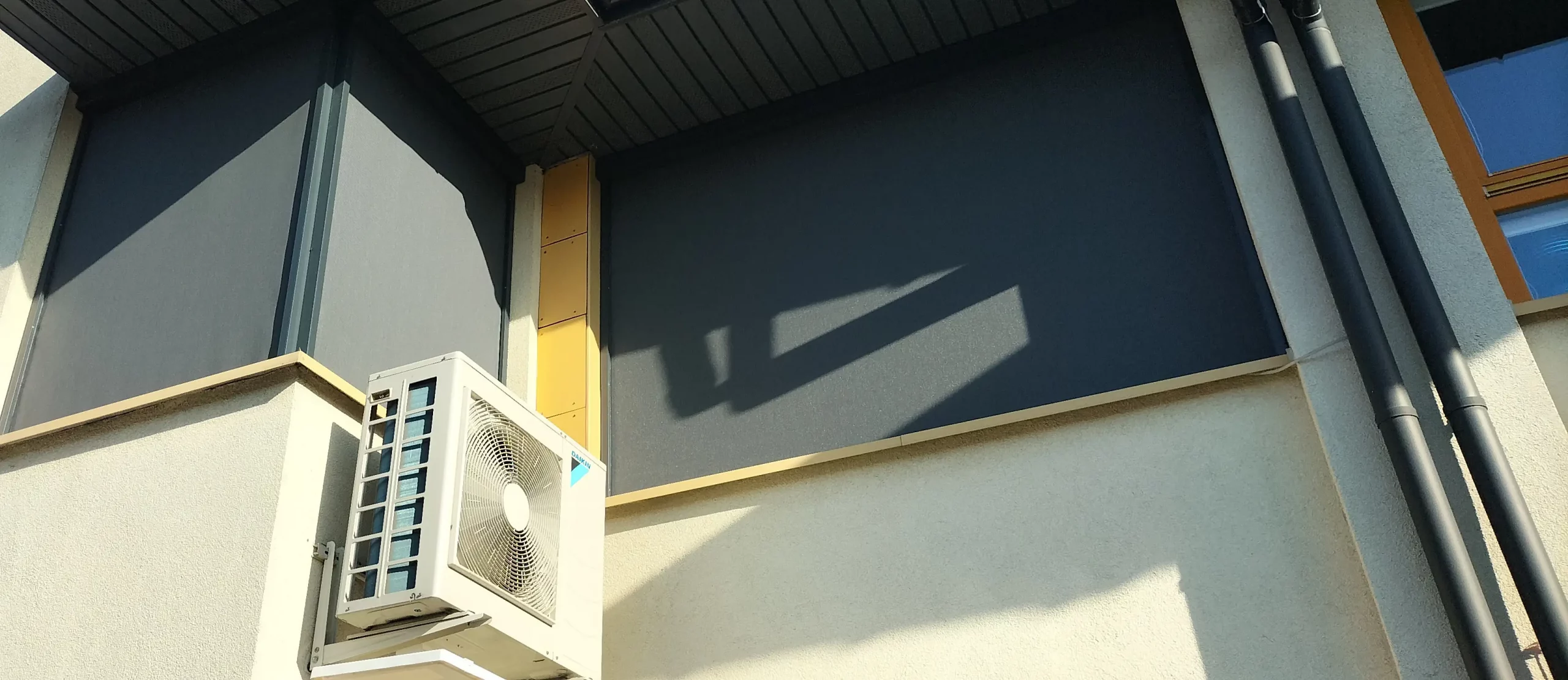 Store ZIP résistant au vent en Valais