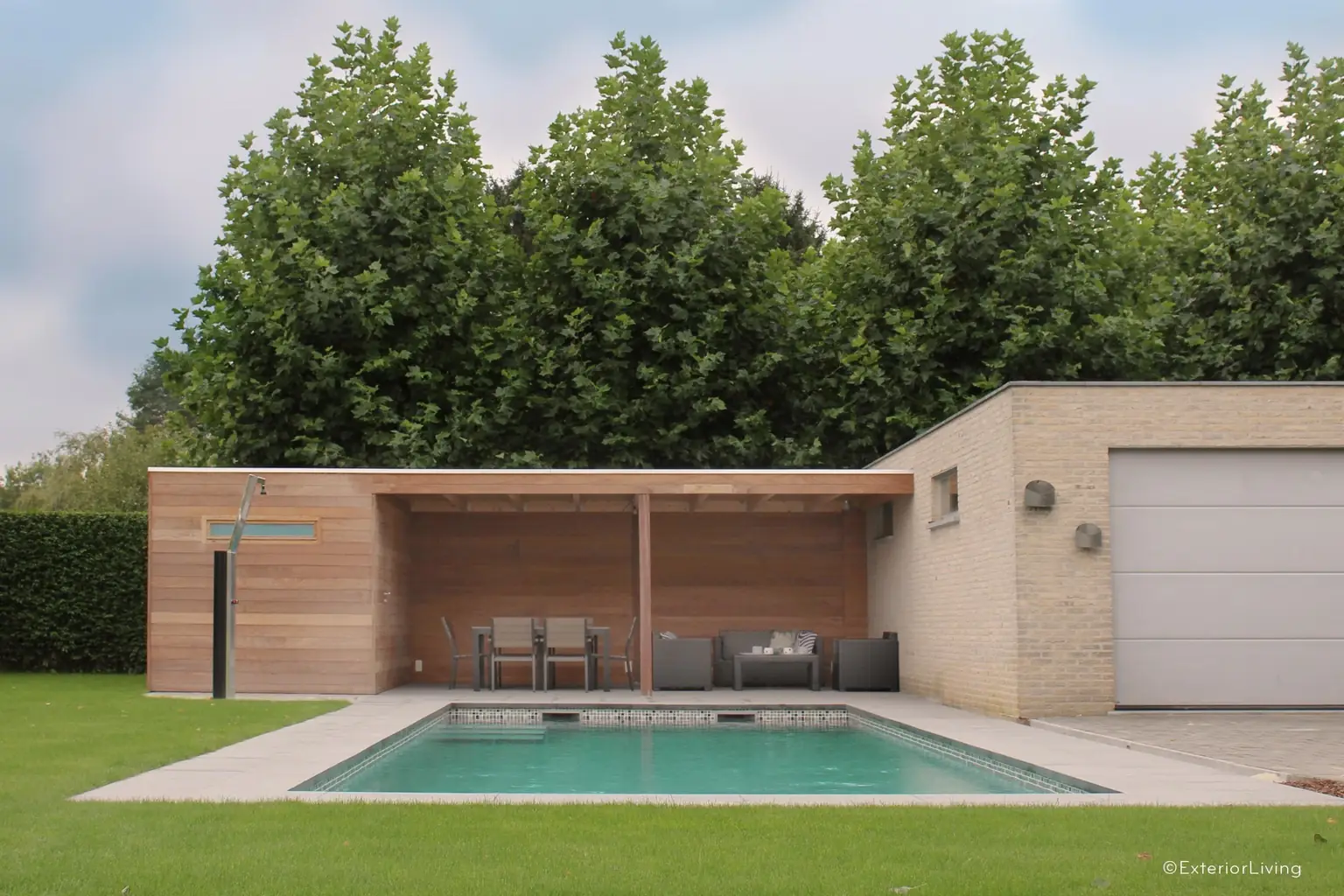 Pool house avec local technique piscine intégré